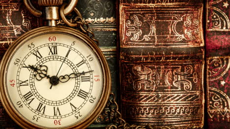 Reloj-De-Bolsillo-Antiguo-Vintage-Con-El-Telón-De-Fondo-De-Libros-Antiguos