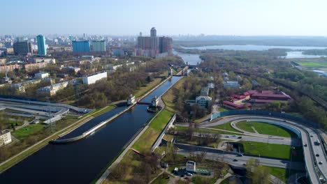 Canal-Que-Lleva-El-Nombre-De-Moscú,-Rusia.