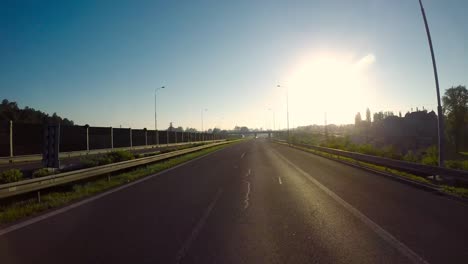 Zeitraffer-Autofahren-Auf-Der-Autobahn-Bei-Sonnenaufgang