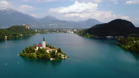 Slowenien-Wunderschöne-Natur---Ferienort-Bleder-See.