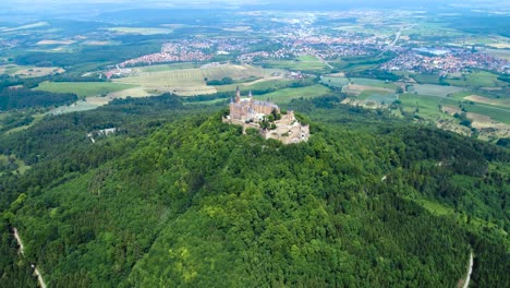 Burg-Hohenzollern,-Deutschland.-FPV-Drohnenflüge-Aus-Der-Luft.