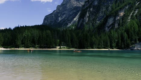 Pragser-Wildsee-See-In-Den-Dolomiten,-Italien-Alpen