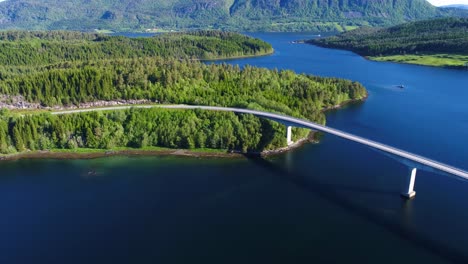 Imágenes-Aéreas-Hermosa-Naturaleza-Noruega.