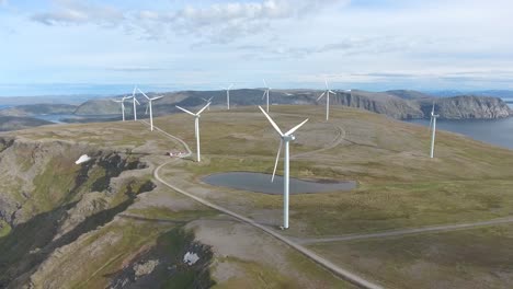 Molinos-De-Viento-Para-La-Producción-De-Energía-Eléctrica-Parque-De-Molinos-De-Viento-Havoygavelen-Noruega