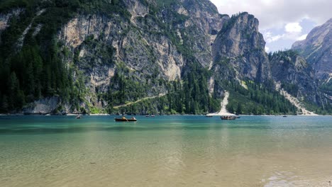 Lago-Lago-Braies-En-Dolomitas,-Alpes-Italianos