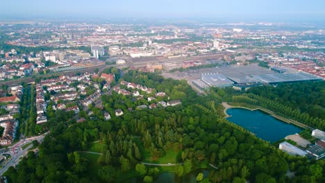 Stadtgemeinde-Bremen-Luftaufnahmen-Von-FPV-Drohnen.-Bremen-Ist-Ein-Wichtiger-Kultureller-Und-Wirtschaftlicher-Knotenpunkt-Im-Norden-Deutschlands.