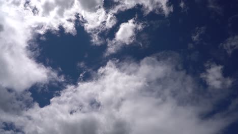Schöne-Wolken-In-Bewegung-Im-Zeitraffer