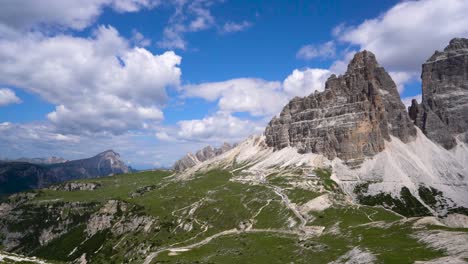 Nationalpark-Drei-Zinnen-In-Den-Dolomiten.-Wunderschöne-Natur-Italiens.