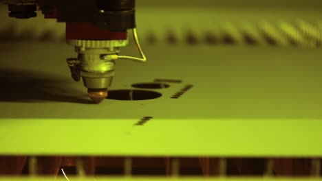 CNC-Laserschneiden-Von-Metall,-Moderne-Industrietechnologie.
