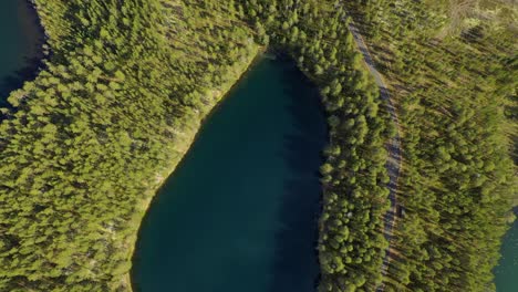 Luftaufnahme-Des-Sees-Und-Waldes-In-Finnland.-Wunderschöne-Natur-Finnlands.