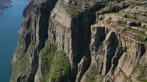 Imágenes-Aéreas-Púlpito-Roca-Preikestolen-Hermosa-Naturaleza-Noruega