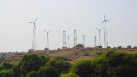 Electricity-generating-windmills-in-Rajasthan,-Indian