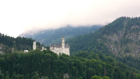 Zeitraffer-Schloss-Neuschwanstein-Bayerische-Alpen-Deutschland