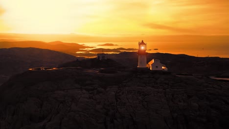 Leuchtturm-An-Der-Küste.-Der-Leuchtturm-Lindesnes-Ist-Ein-Küstenleuchtturm-An-Der-Südlichsten-Spitze-Norwegens.