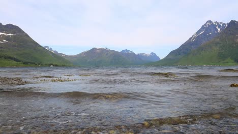 Wunderschöne-Natur-Der-Norwegischen-Lofoten-Inseln