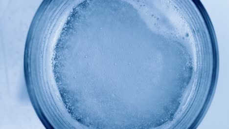 Burbujas-De-Oxígeno-En-Agua-Sobre-Un-Fondo-Abstracto-Azul
