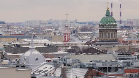 Vista-De-St.-Petersburgo-Desde-La-Columnata-De-La-Catedral-De-San-Petersburgo.-Isaac.