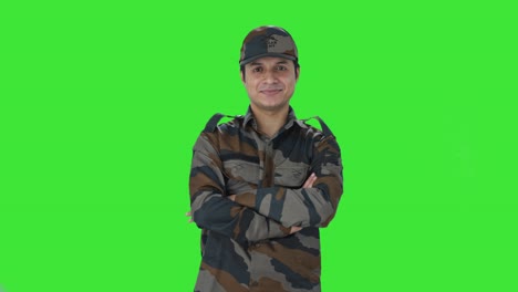 Porträt-Eines-Glücklichen-Indischen-Armeemannes-Auf-Grünem-Bildschirm