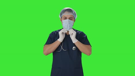 Feliz-Médico-Indio-Preparándose-Para-La-Operación-Pantalla-Verde