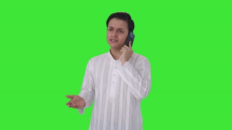 Hombre-Indio-Enojado-Gritando-En-La-Pantalla-Verde-Del-Teléfono-Móvil