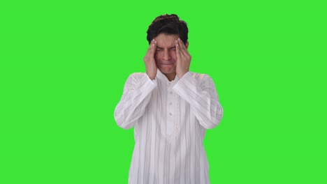 Kranker-Indischer-Mann,-Der-Unter-Kopfschmerzen-Leidet,-Grüner-Bildschirm