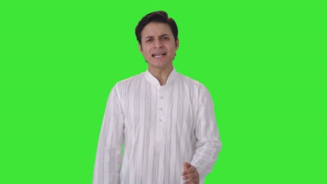 Wütender-Indischer-Mann-Schreit-Auf-Einem-Grünen-Bildschirm