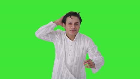 Hombre-Indio-Feliz-Preparándose-Pantalla-Verde
