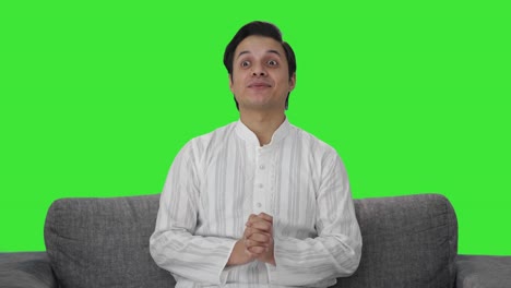 Hombre-Indio-Feliz-Hablando-Con-La-Cámara-Pantalla-Verde
