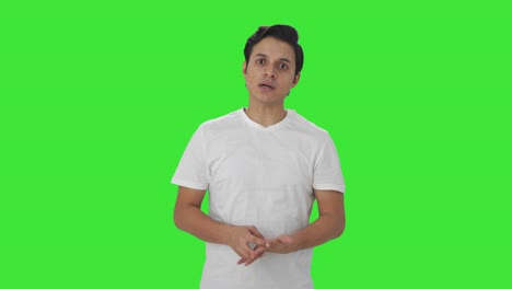 Hombre-Indio-Hablando-Con-La-Cámara-Pantalla-Verde