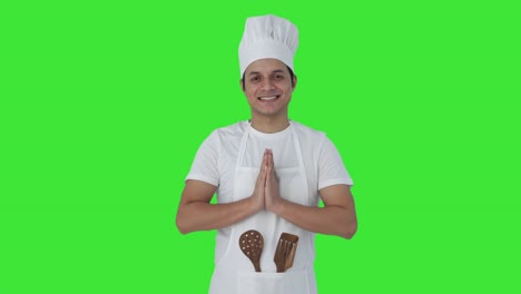Glücklicher-Indischer-Profikoch,-Der-Namaste-Green-Screen-Macht