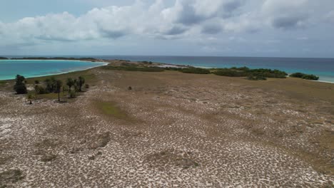 Most-peaceful-place-on-caribbean-island,-aerial-view-pan-right-over-tropical-island,-cayo-de-agua