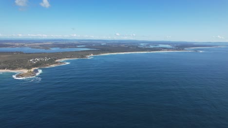 Panoramic-View-Of-Blue-Sea,-Angourie-Point-Beach-And-Wooloweyah-Lagoon-In-Summer