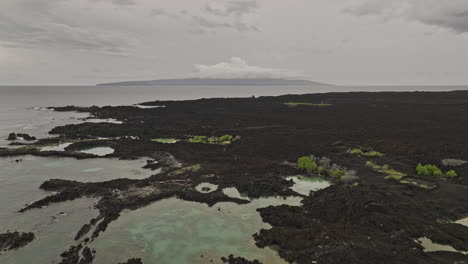 Wailea-Makena-Maui-Hawaii-Luftaufnahme-V1-Überflug-La-Perouse-Bay,-Aufnahme-Der-Vulkanlandschaft-Des-Naturschutzgebiets-Ahihi-Kinau-Mit-Weitläufigen-Lavafeldern-An-Der-Küste-–-Aufgenommen-Mit-Mavic-3-Cine-–-Dezember-2022