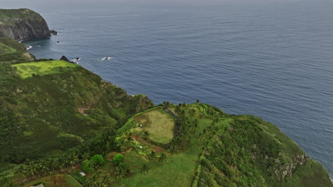 Luftaufnahme-Von-Maui,-Hawaii,-V25,-Vogelperspektive,-Überflug-über-Lahoole,-Hanglage,-Wohngebiet,-Aufnahme-Der-Aawaiki-Küstengebirgslandschaft,-Malerische-Schlucht-Mit-Steilen-Klippen-–-Aufgenommen-Mit-Mavic-3-Cine-–-Dezember-2022