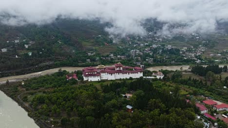 Befestigtes-Kloster-Des-Punakha-Dzong-Palastes-In-Bhutan,-Südasien
