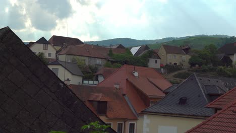 Casas-Antiguas-De-La-Ciudad-De-Weisskirchen,-En-La-Región-De-Wachau-En-Austria.