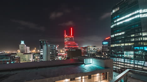 Zeitraffer-Der-Wolken-Am-Nachthimmel-Ziehen-über-Der-Stadt-Kapstadt-In-Südafrika-Vorbei