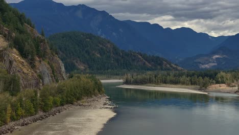 Mighty-Fraser-River-in-the-Boreal-Forest-of-Iconic-Timbered-Peaks-near-Hope,-BC