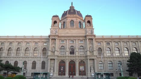 Main-Entrance-of-Kunsthistorisches-Museum-Wien-with-People-Walking-Around