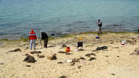 Traditionelle-Fischer-Am-Medina-Strand-In-Hammamet,-Tunesien