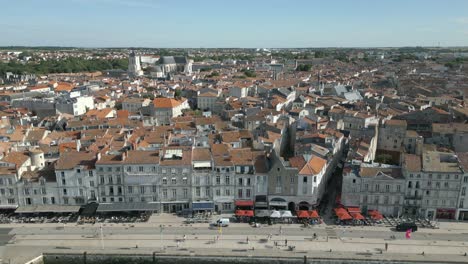 La-Rochelle-promenade-and-urban-landscape-with-sky-for-copy-space,-France