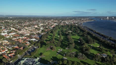 Royal-Perth-Golf-Club-and-Perth-city,-Western-Australia