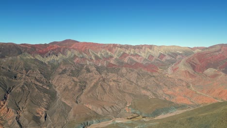 Hornocal-mountain-range,-colorful-mountains-in-Jujuy,-Argentina