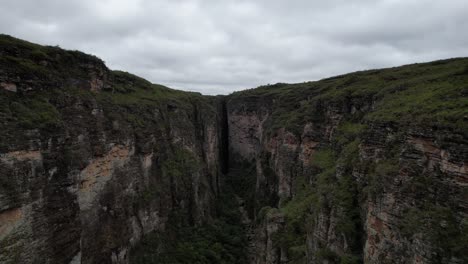 canyons-of-the-Fumacinha-waterfall,-Vale-do-Pati,-Chapada-Diamantina,-Bahia,-Brazil