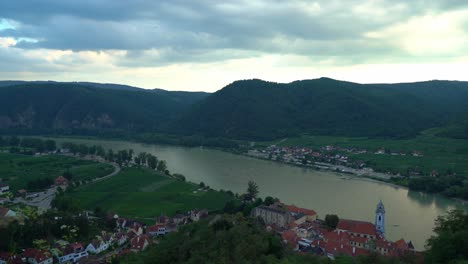 Dürnstein-Ist-Ein-Malerisches-Dorf-In-Der-Wachau-An-Der-Donau
