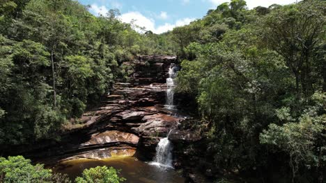 drone-video-Calisto-Waterfall,-Vale-do-Pati,-Chapada-Diamantina,-Bahia,-Brazil