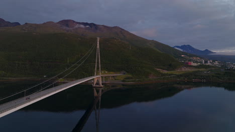 Hålogaland-Brücke-über-Den-Rombaksfjord,-Norwegens-Längste-Hängebrücke
