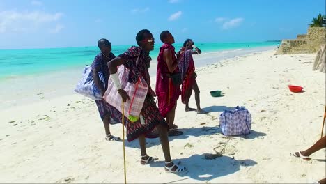 Masais-Am-Jambiani-Beach-Sansibar