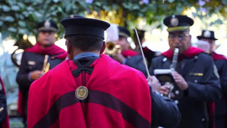 The-Salta-Police-Ensemble,-close-up-of-the-rhythmic-interpretation-of-the-director-of-the-Santa-Cecilia-Band