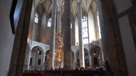 Franziskanerkirche-is-located-at-the-end-of-Sigmund-Haffner-Gasse,-corner-Franzikanergasse-and-connected-to-the-Residenz-Castle